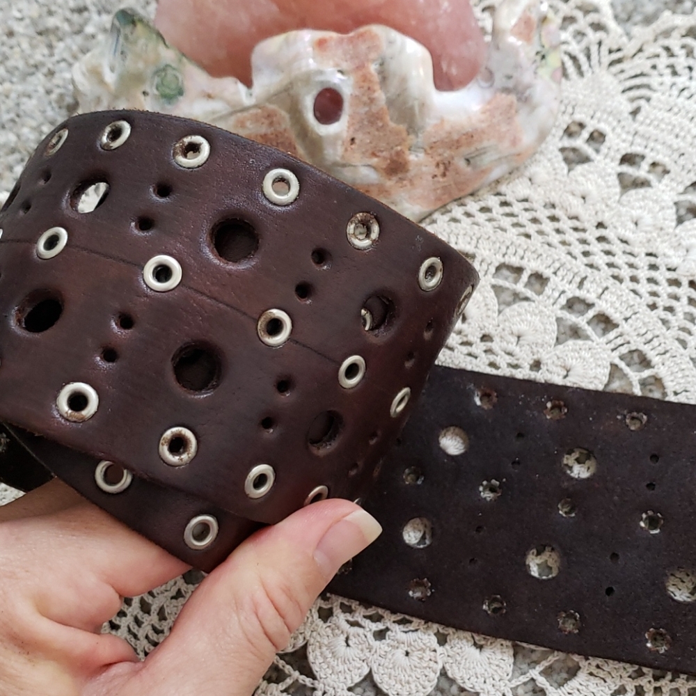 Beautiful Leather Belt - Picture 5 of 6